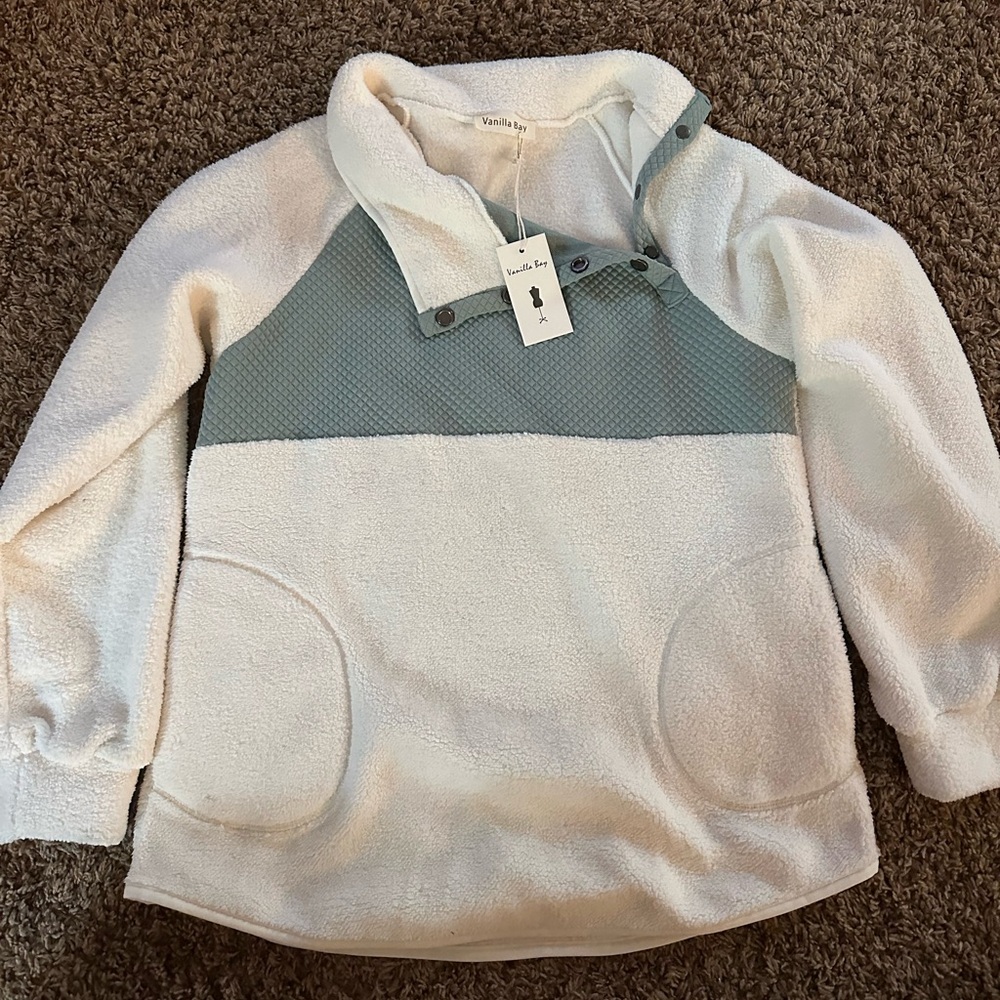 New! Vanilla Bay fleece shirt.